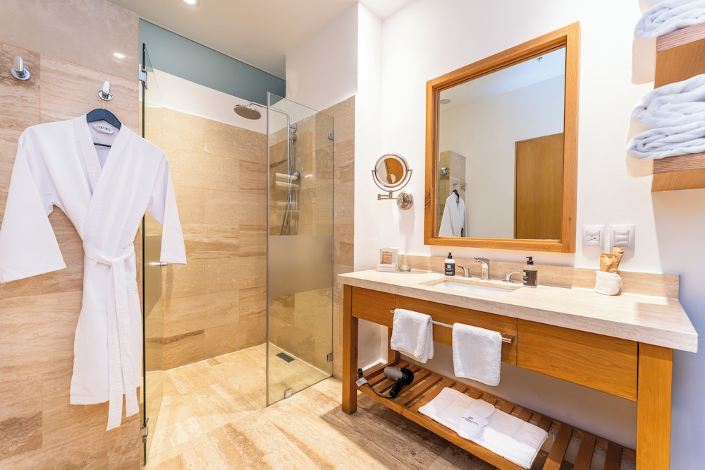 غرفة ديلوكس بسريرين كوين في طابق مرتفع، The Paragon Hotel Mexico City Santa Fe by Accor 6/8