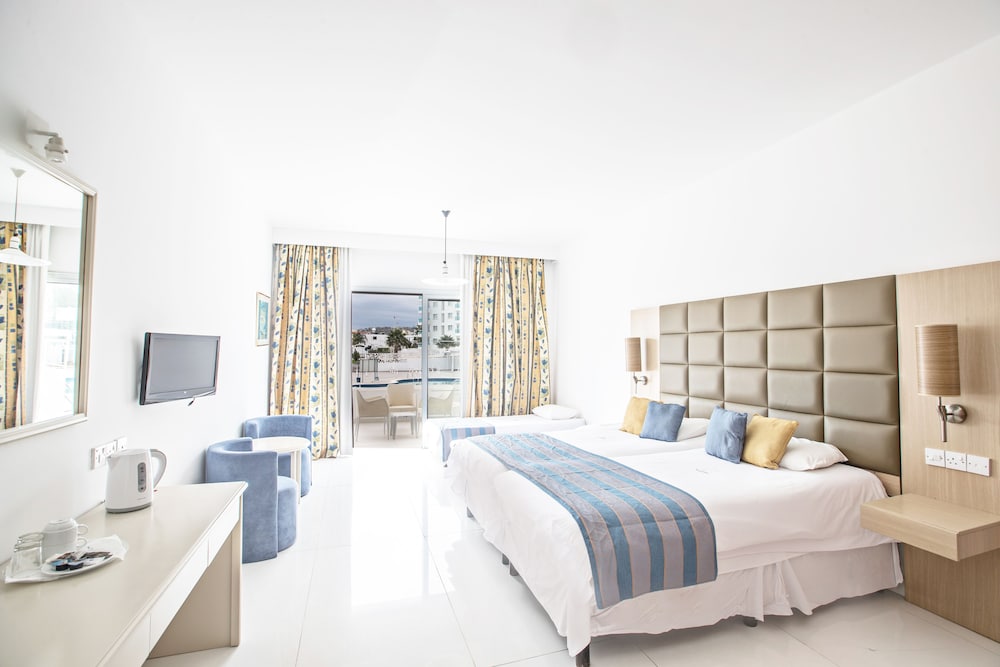 Odessa Beach Hotel 13/65