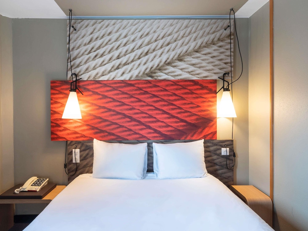 IBIS SAINT GRATIEN 30/50