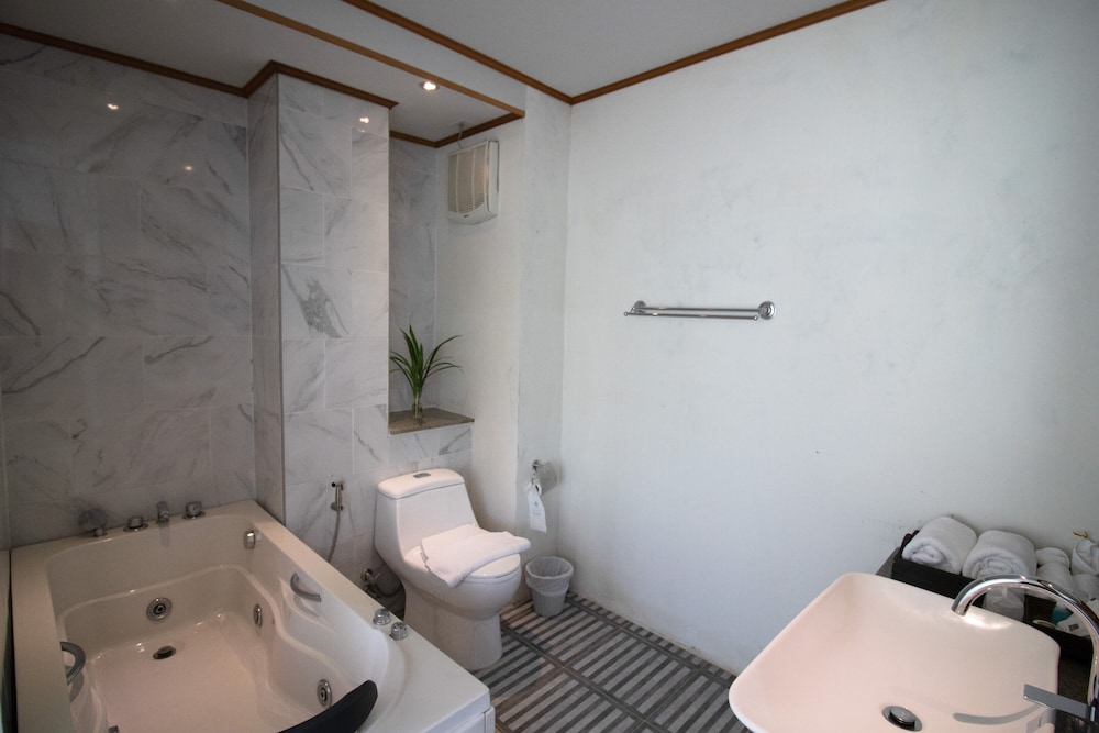 Royal Train Garden Resort 44/50
