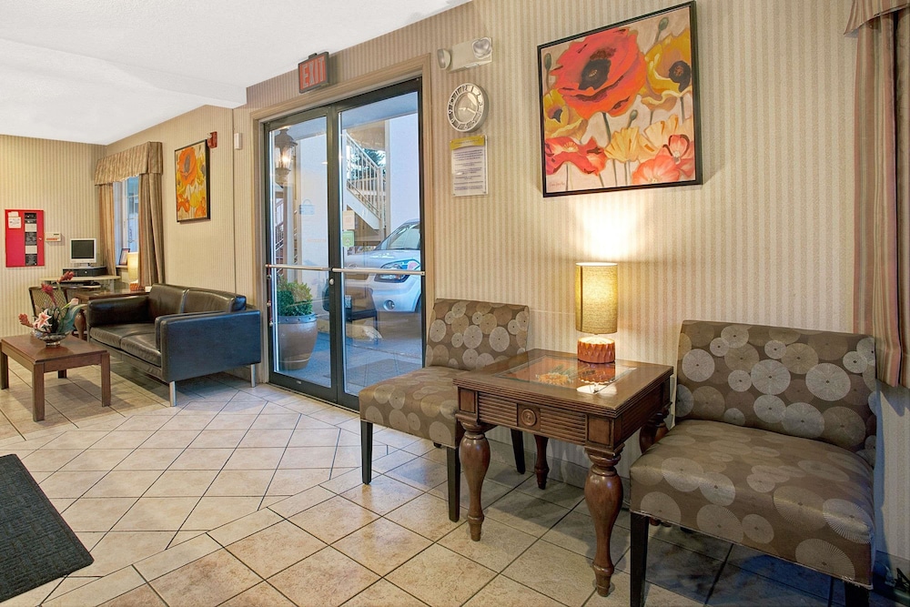 Days Inn by Wyndham Federal Way 32/40