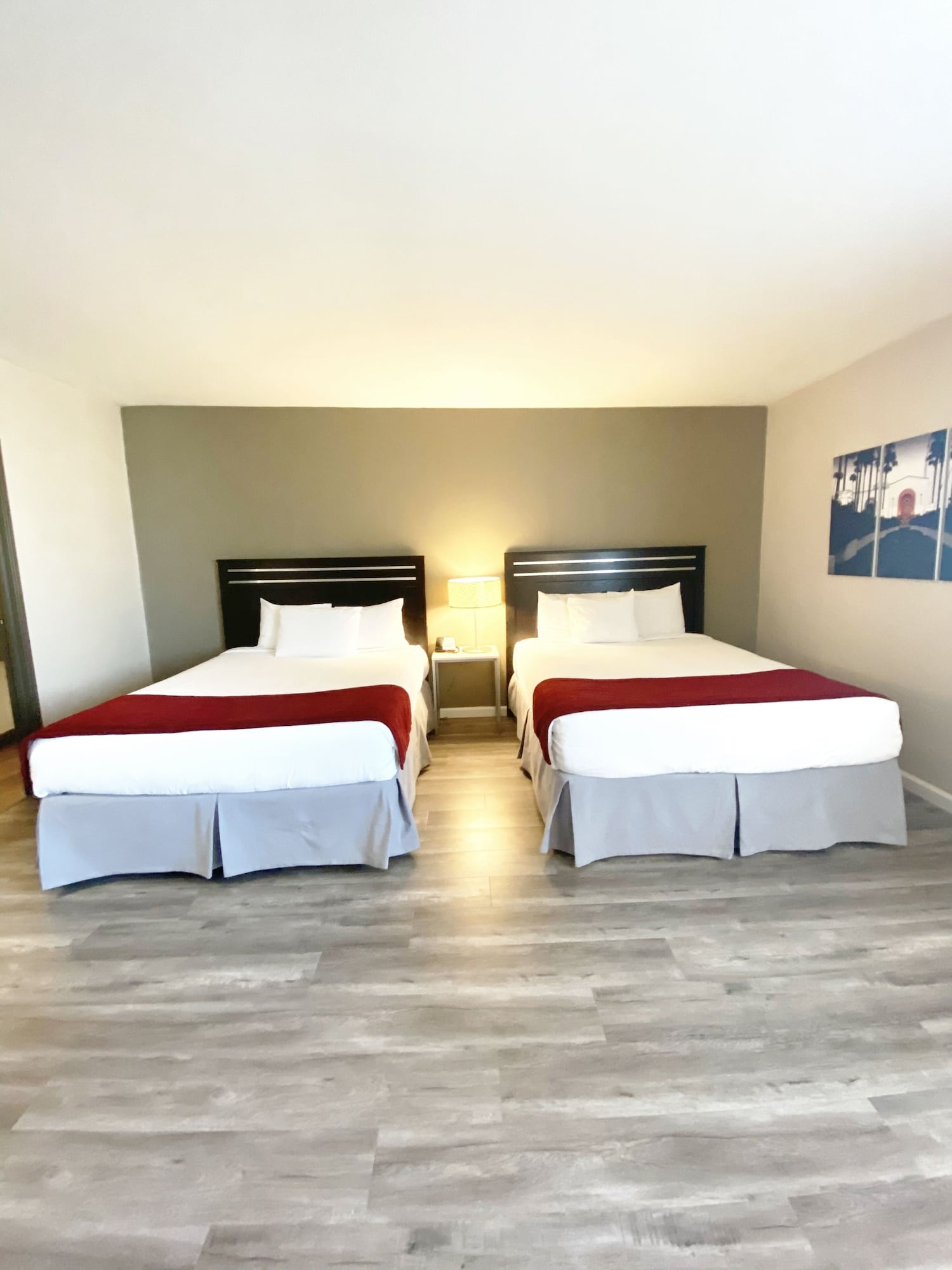 غرفة قياسية بسريرين كوين لذوي الإعاقة، Redac Gateway Hotel 2/5