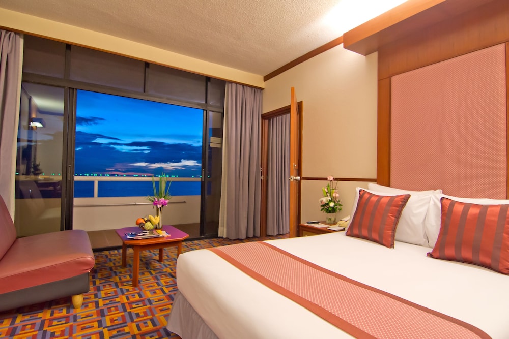 AMBASSADOR CITY JOMTIEN - OCEAN WING 11/50
