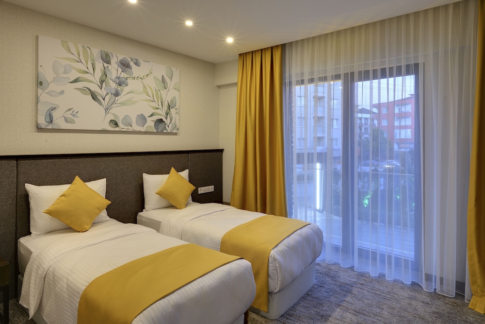 Leo Suites Hotel 13/37