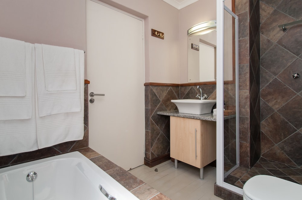 Whale Away Guest House 48/50