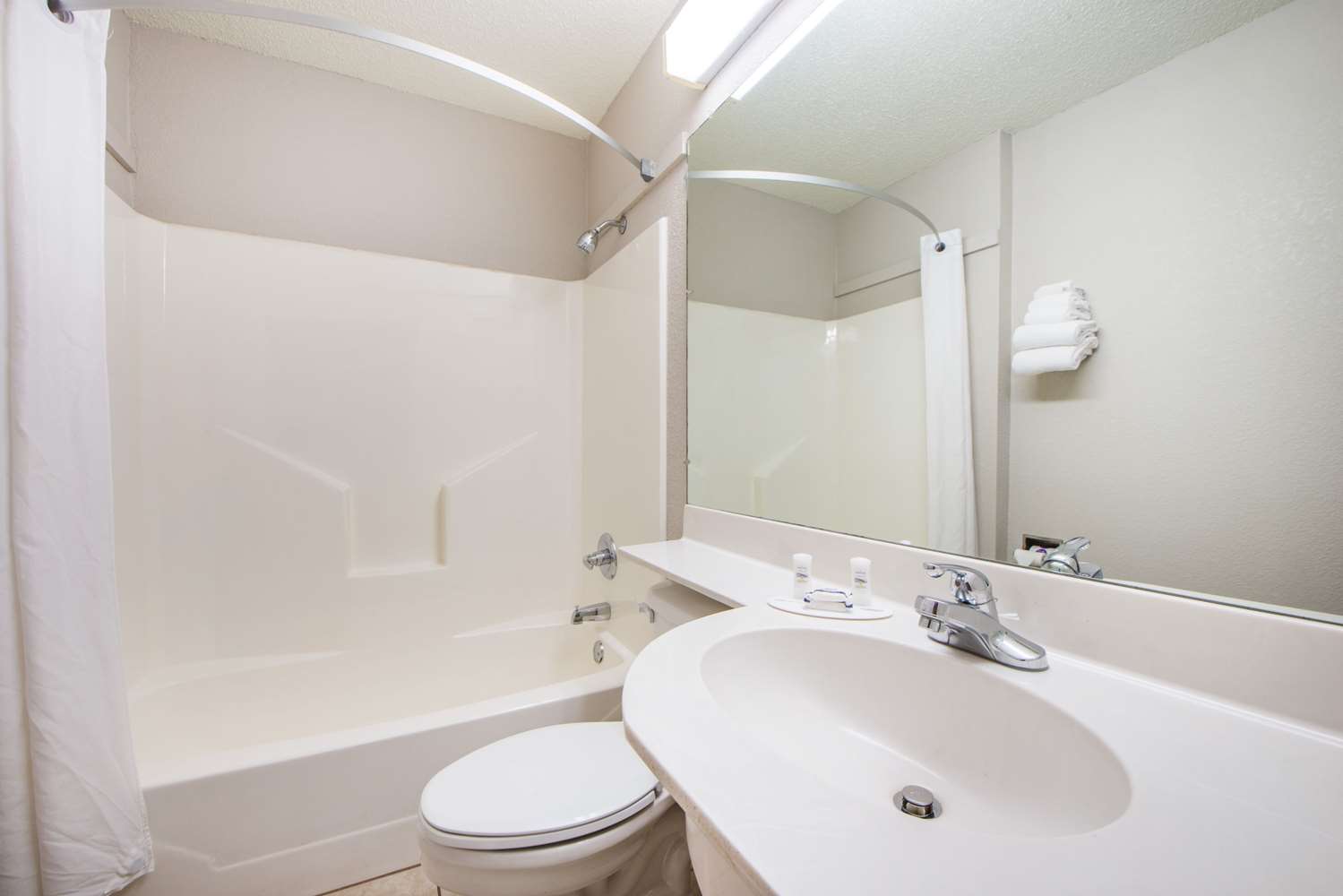 Microtel Inn & Suites by Wyndham Claremore 7/9