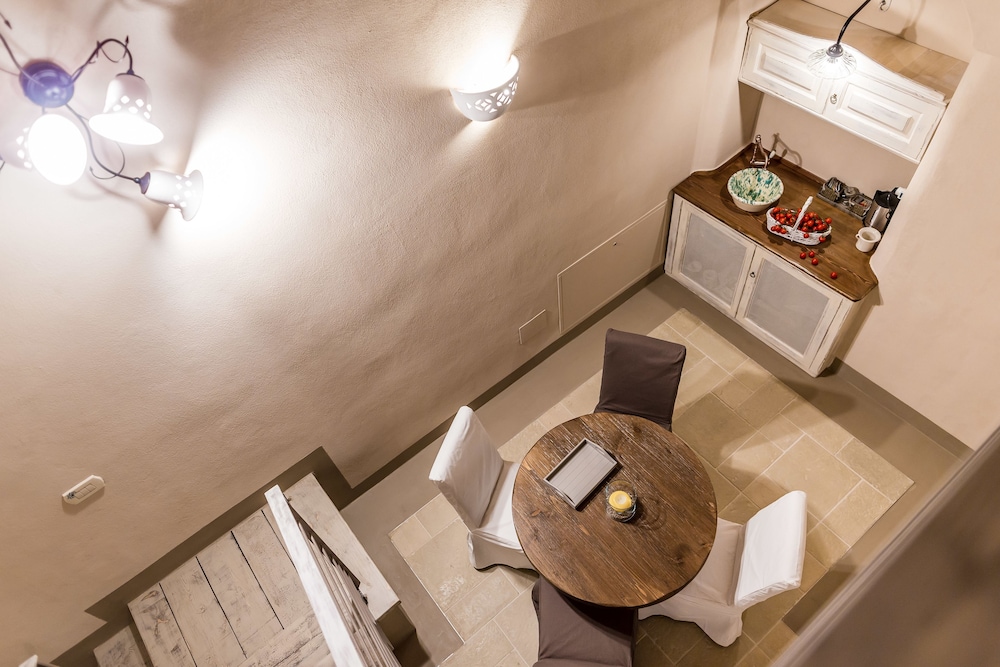 Borgo San Gaetano 49/50
