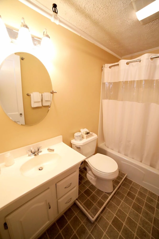 The Kennebunk Inn 48/50