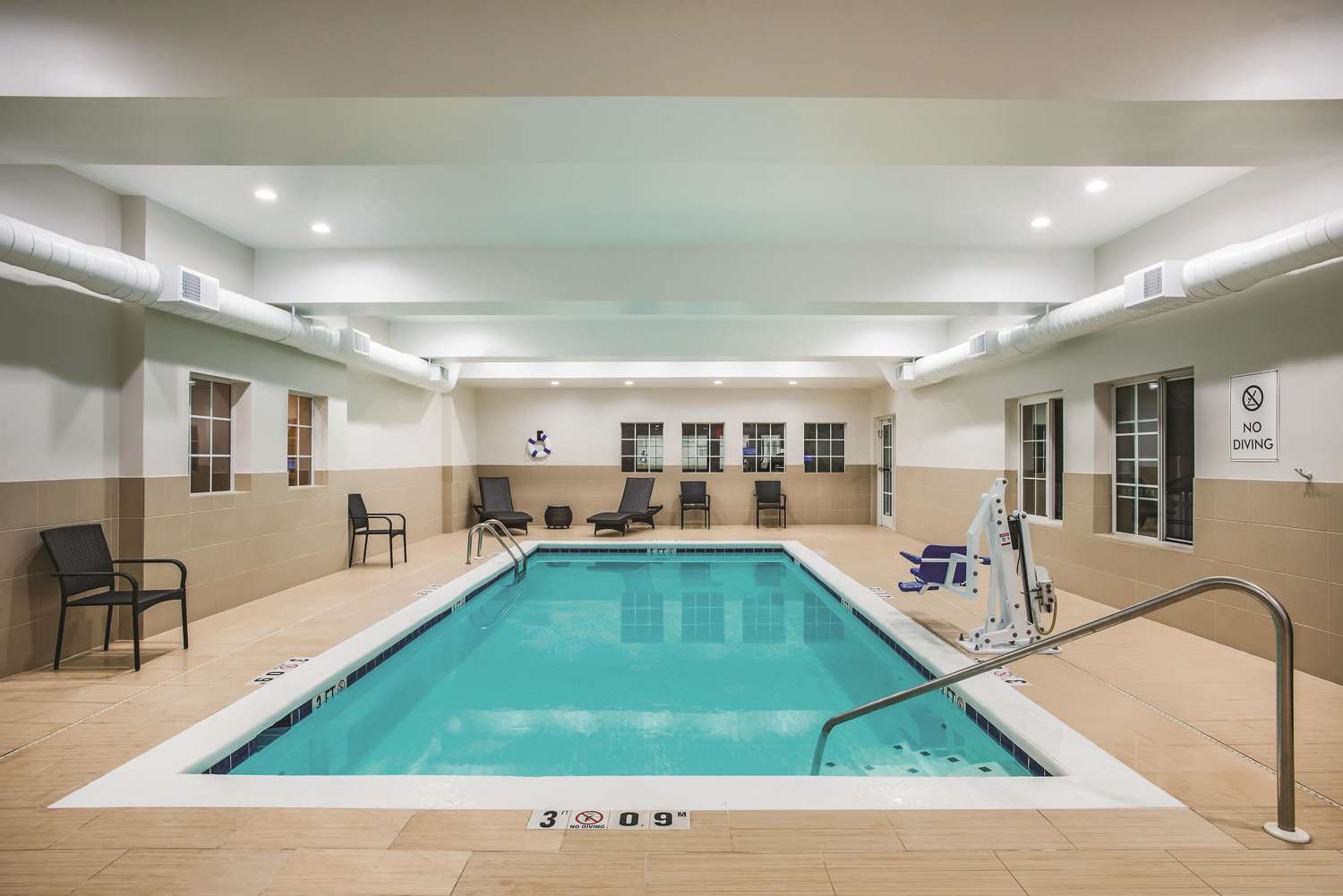La Quinta Inn & Suites by Wyndham Chambersburg 7/17
