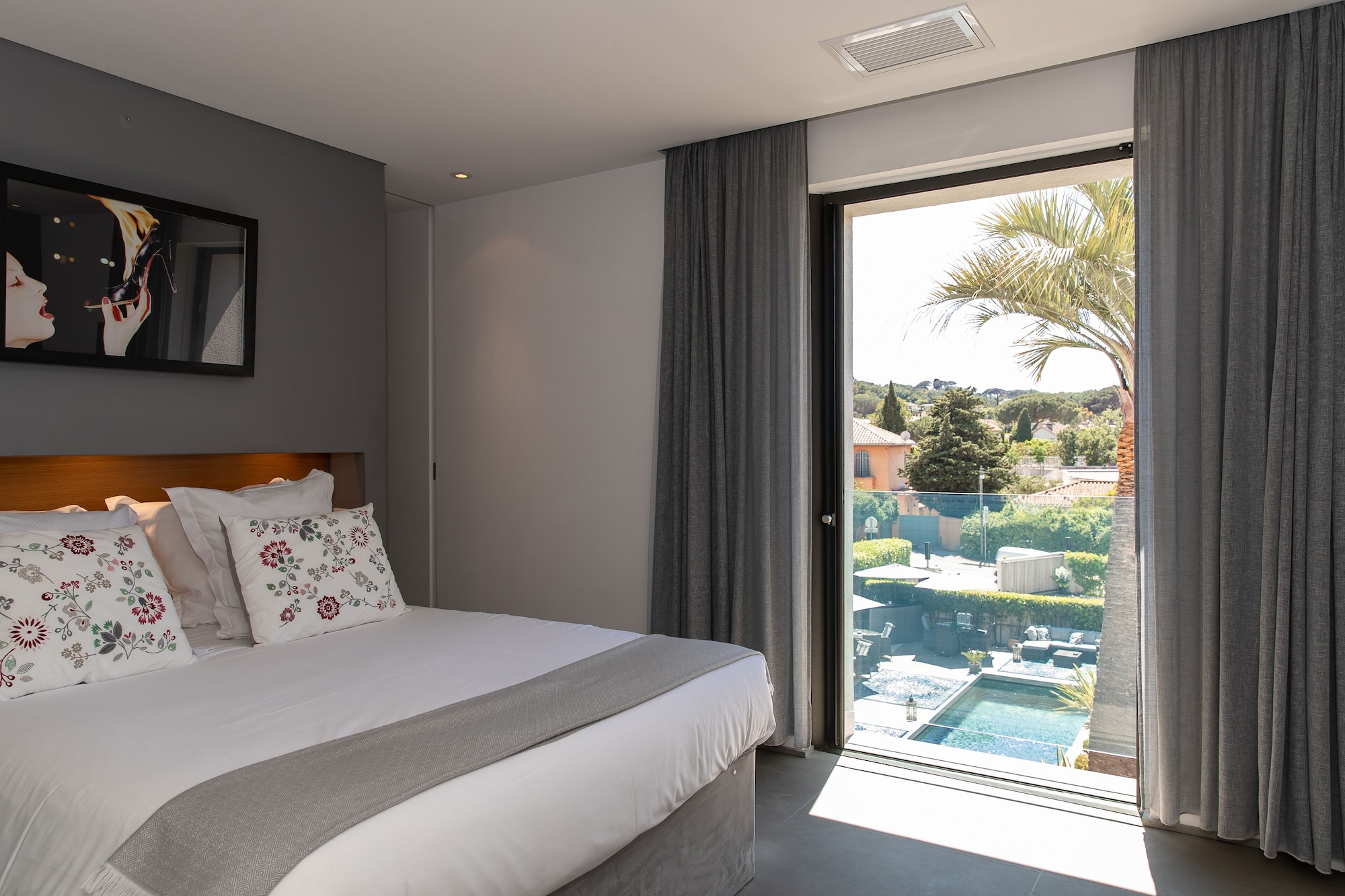 EXCLUSIVE, DOUBLE BED