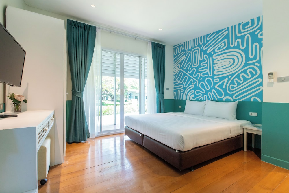 2 BEDROOMS, PREMIER, VILLA