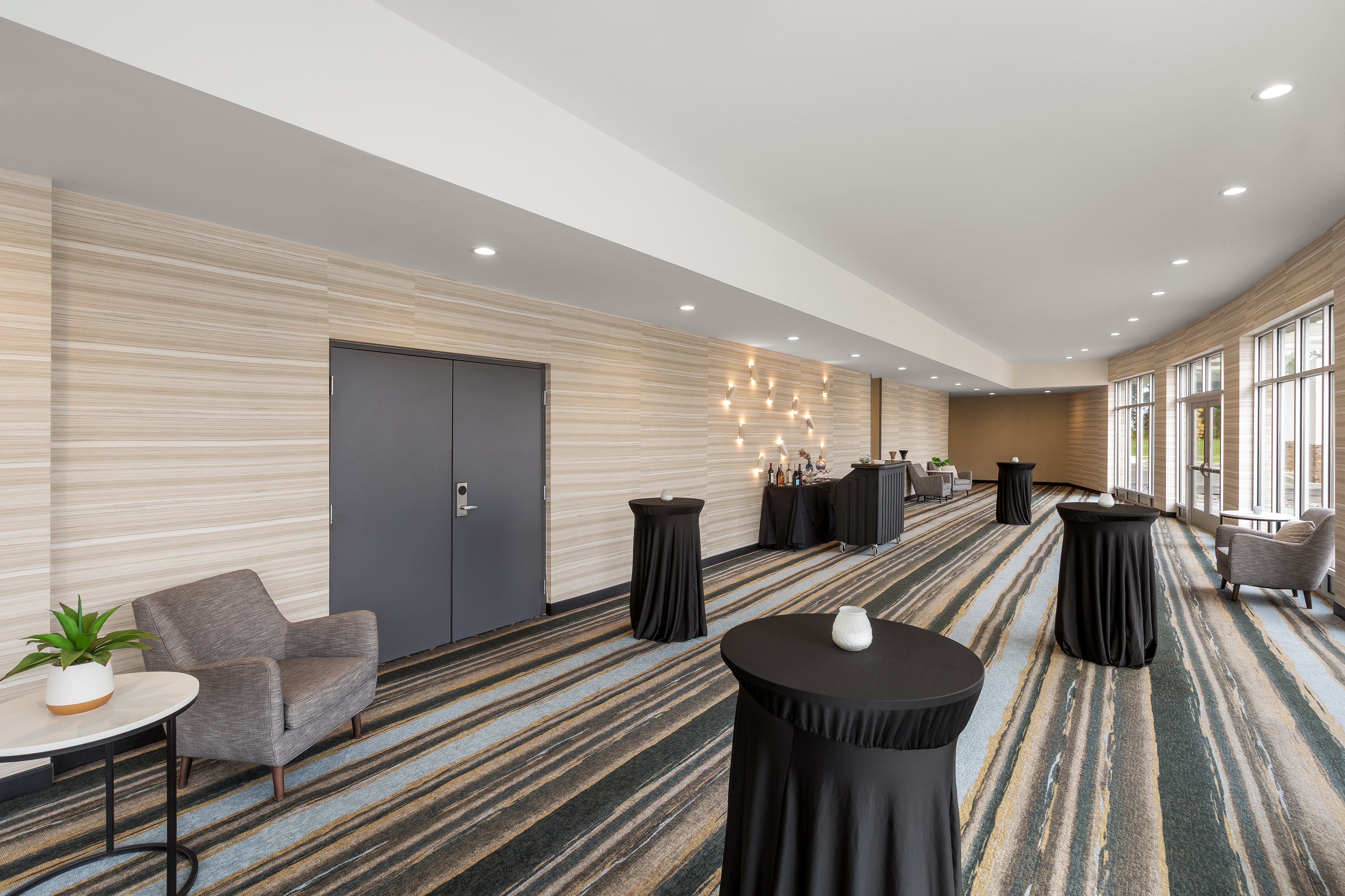 Holiday Inn & Suites Detroit - Troy, an IHG Hotel 31/50
