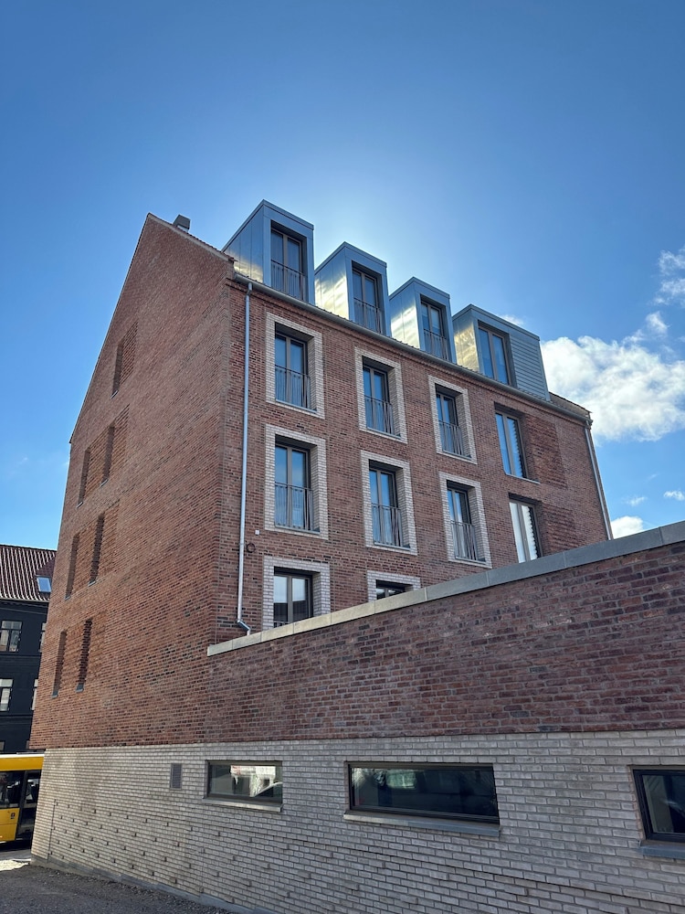 Aura Apartment Hotel 2/38