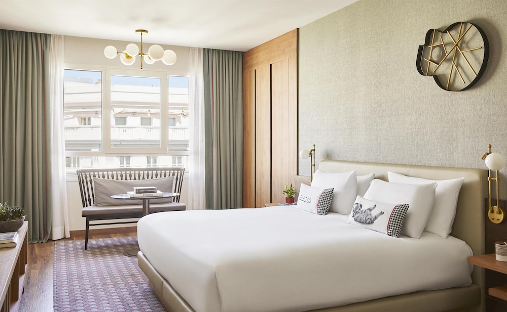 Suite, King Bed, Gran Via View