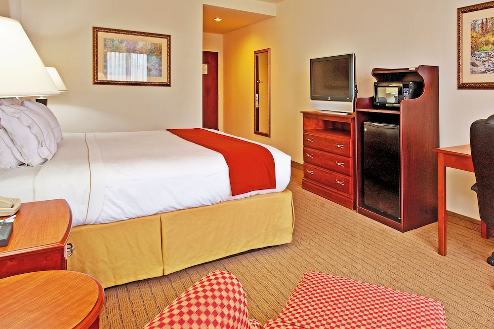 Holiday Inn Express Hotel Suites Dyersburg 11/41