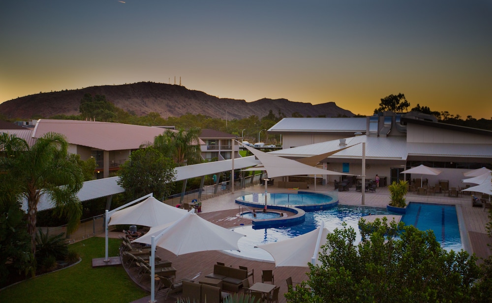 Crowne Plaza Alice Springs Lasseters 1/57
