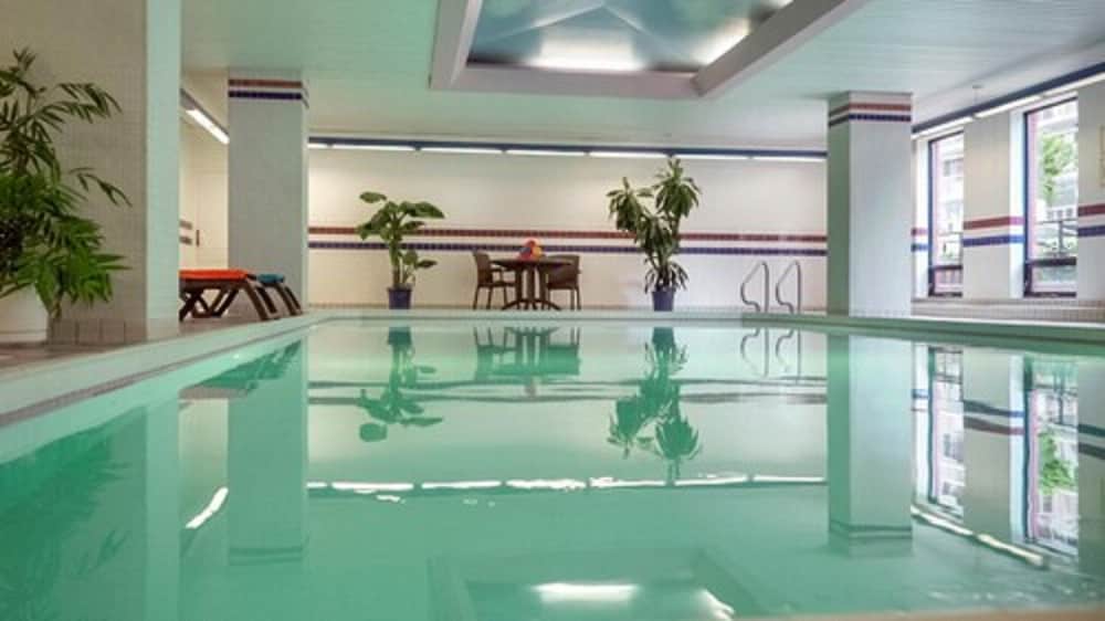 Cartier Place Suite Hotel 31/64