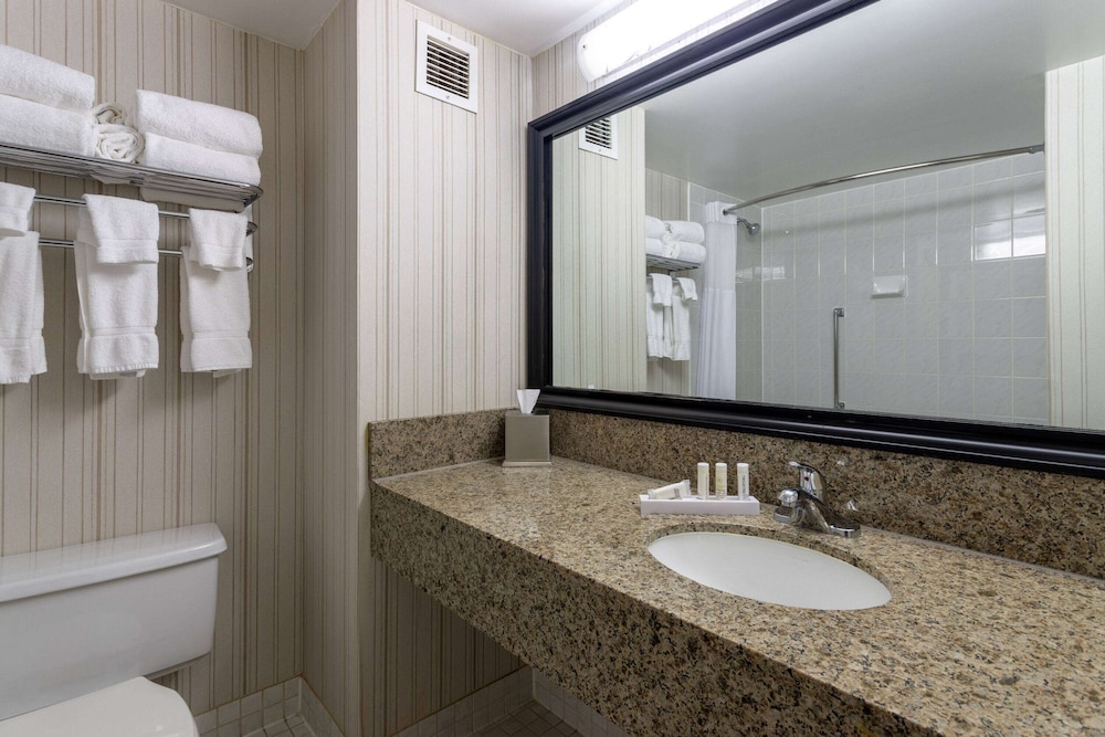 Ramada By Wyndham Northern Grand Hotel Conference Centre 55/58