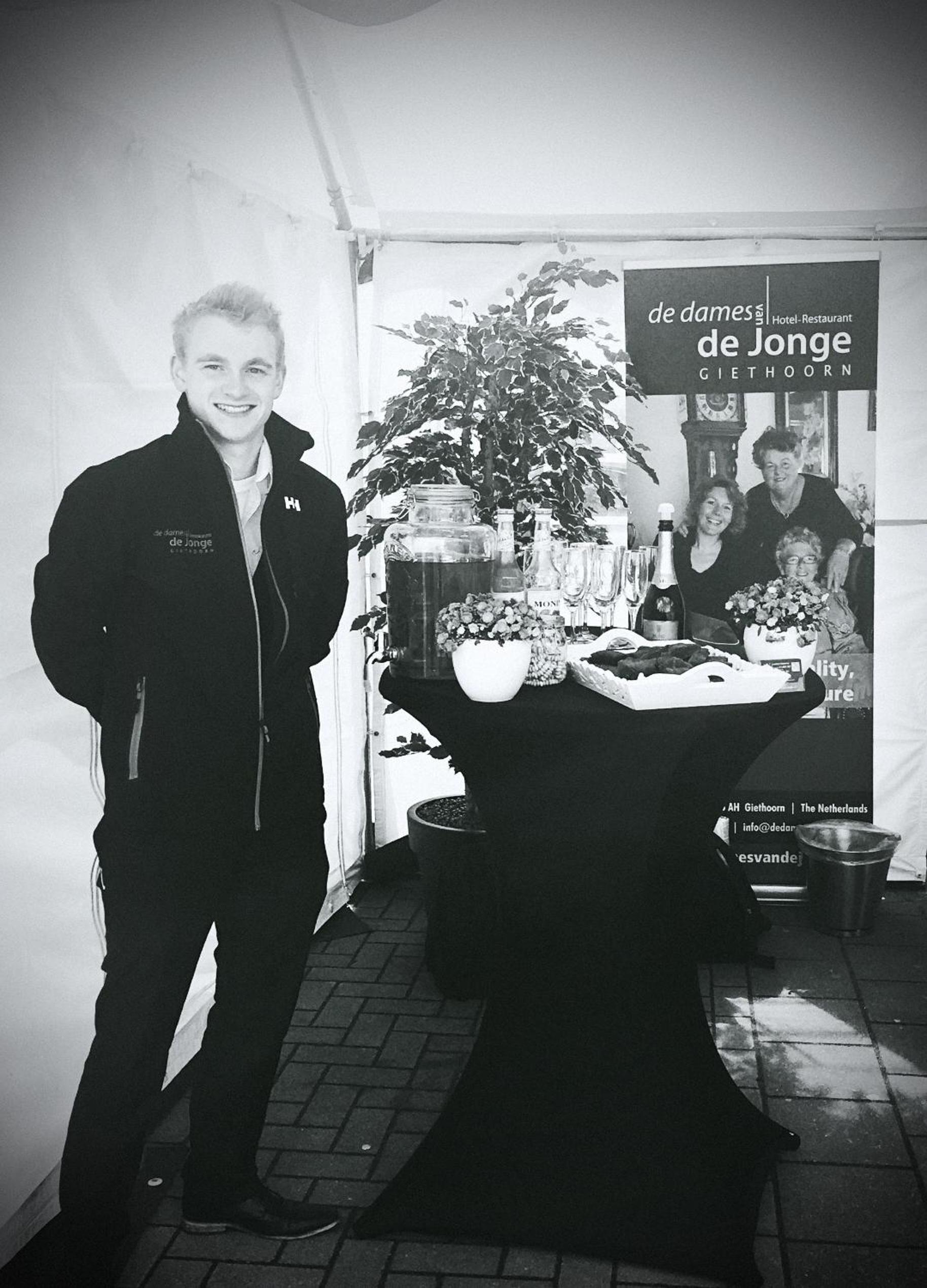 De Dames Van De Jonge Hotel 30/40