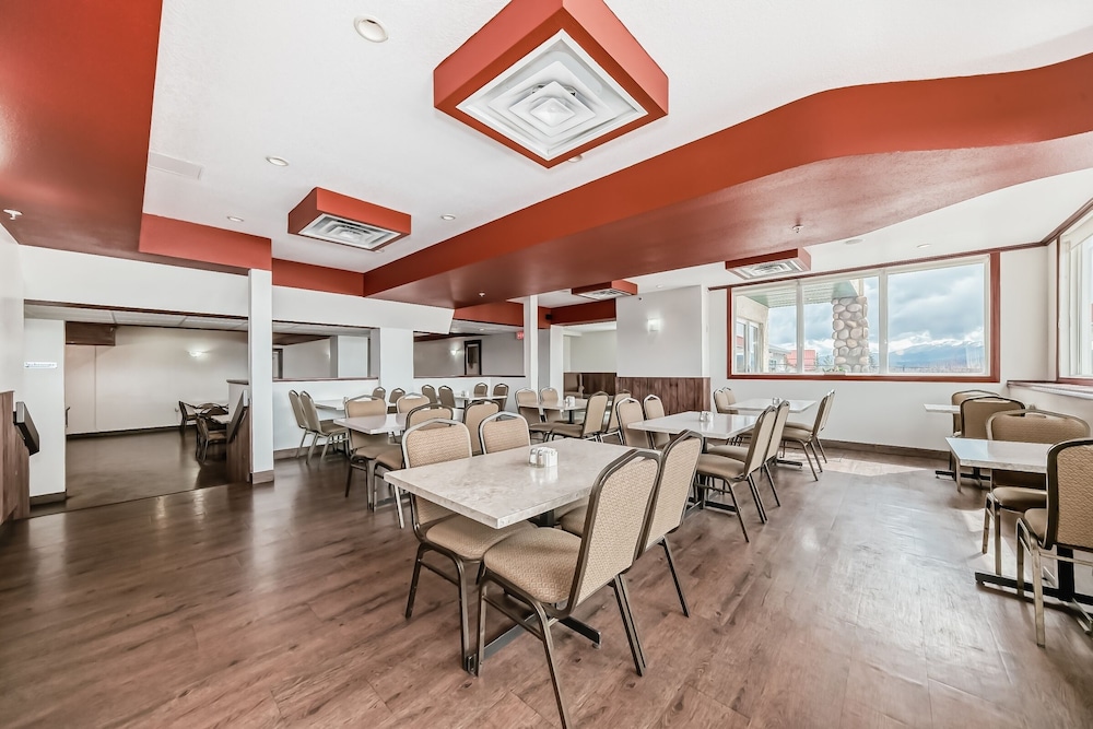 Grande Cache Inn and Suites 32/46