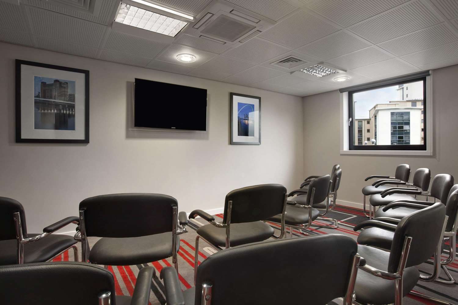 Ramada Encore by Wyndham Newcastle-Gateshead 26/27