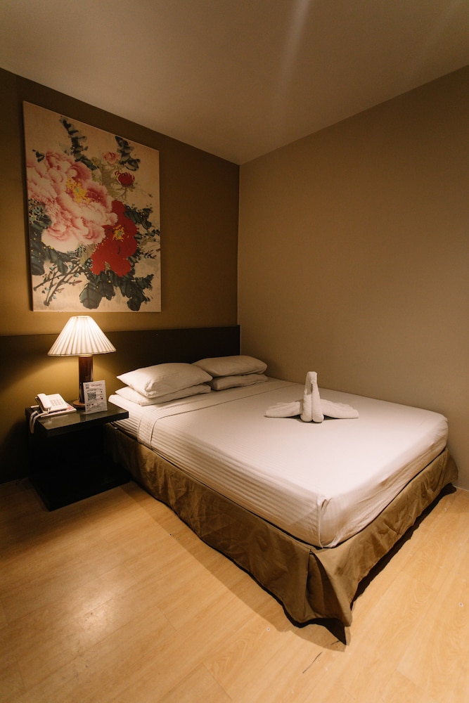 Dynasty Tourist Inn 37/69