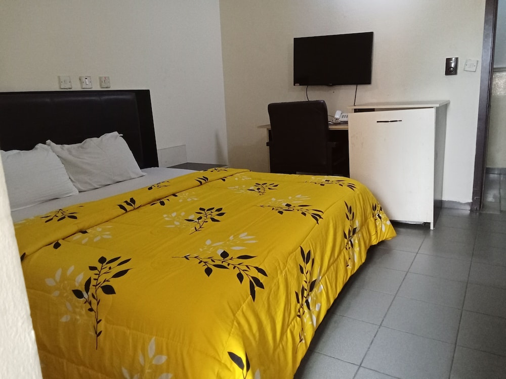 Dreamland Suites 38/45