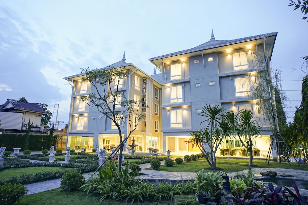 Nantra Chiangmai Riverfront Hotel 3/50