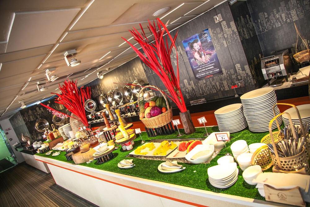 Le Fenix Sukhumvit 38/43