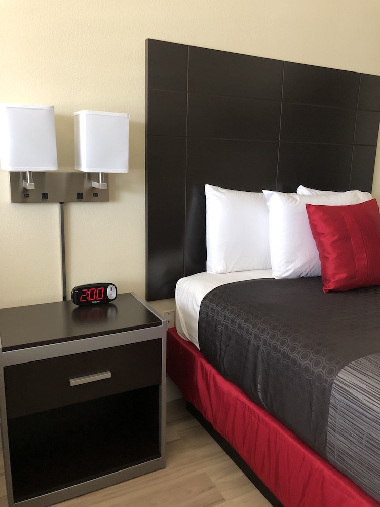 Gateway Inn and Suites Hotel 15/46
