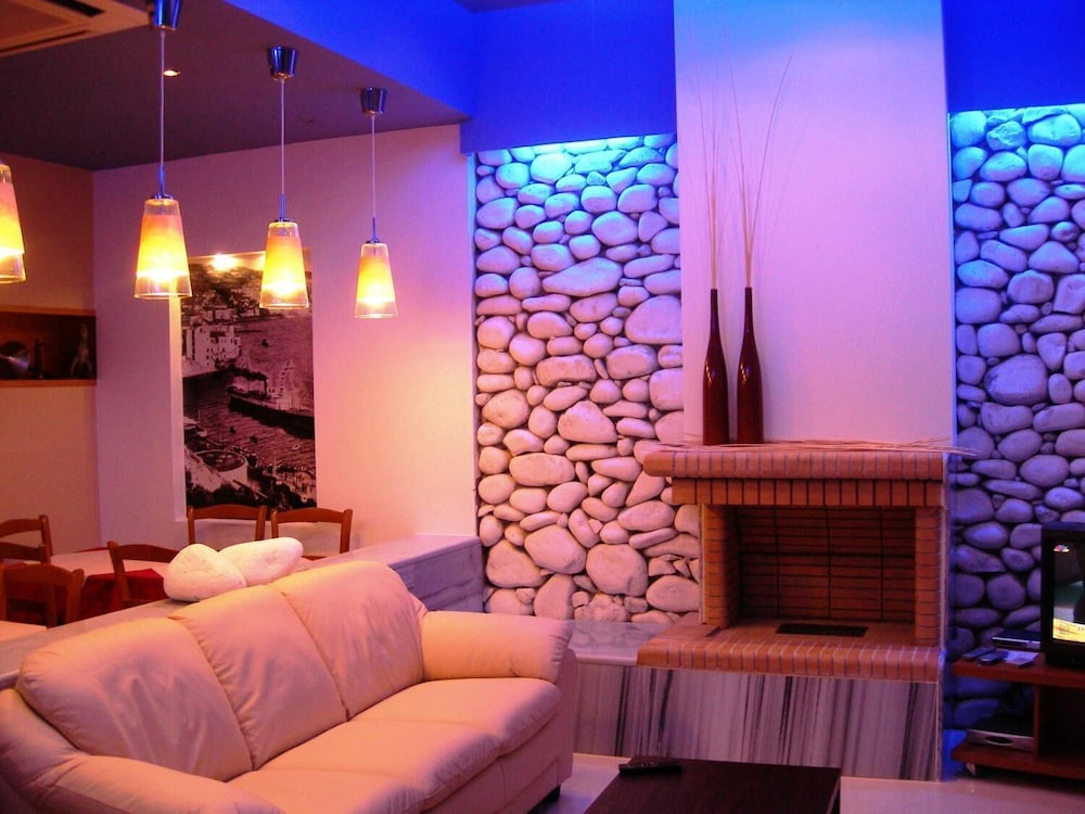 HOTEL SEGAS 35/43