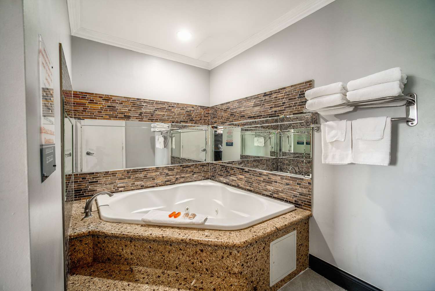 Travelodge Inn & Suites by Wyndham Bell Los Angeles Area 48/52