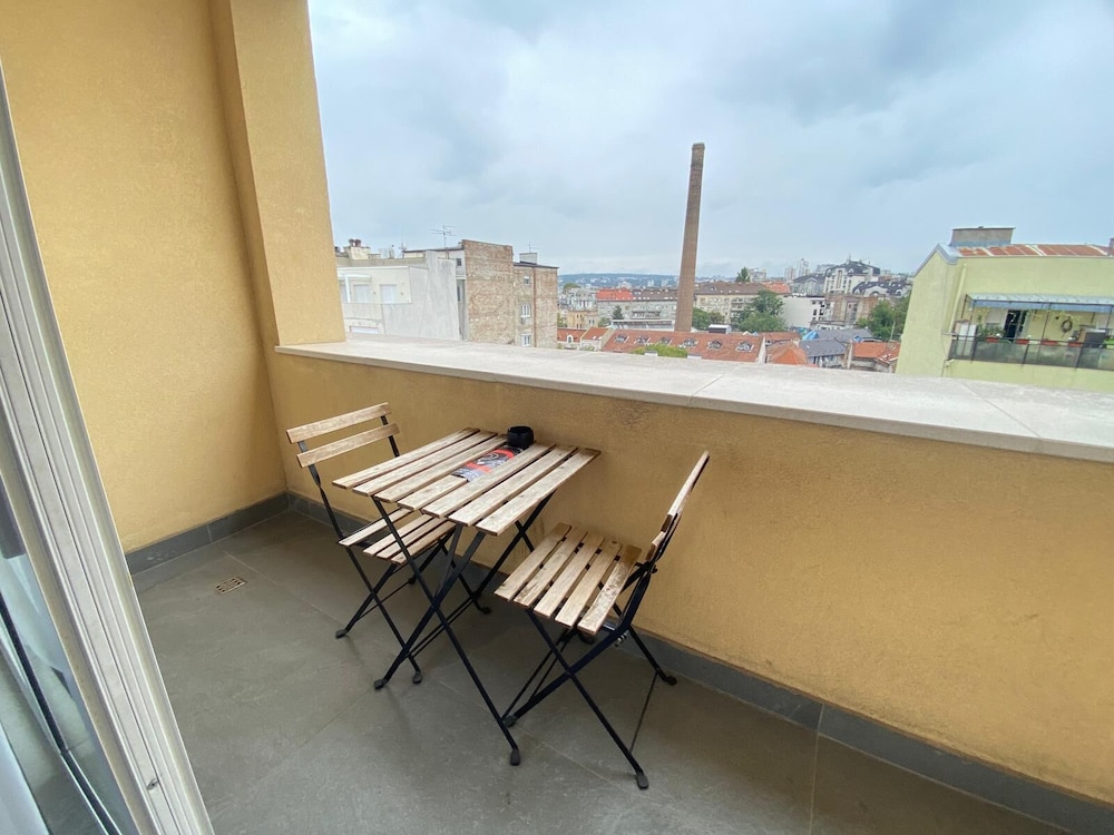 Black Pearl Luxury Suites 24/44