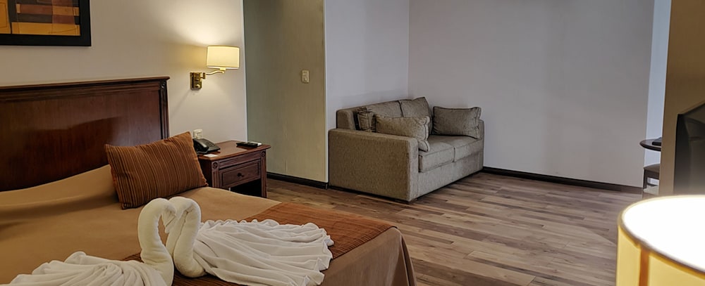 Howard Johnson by Wyndham San Pedro 23/29