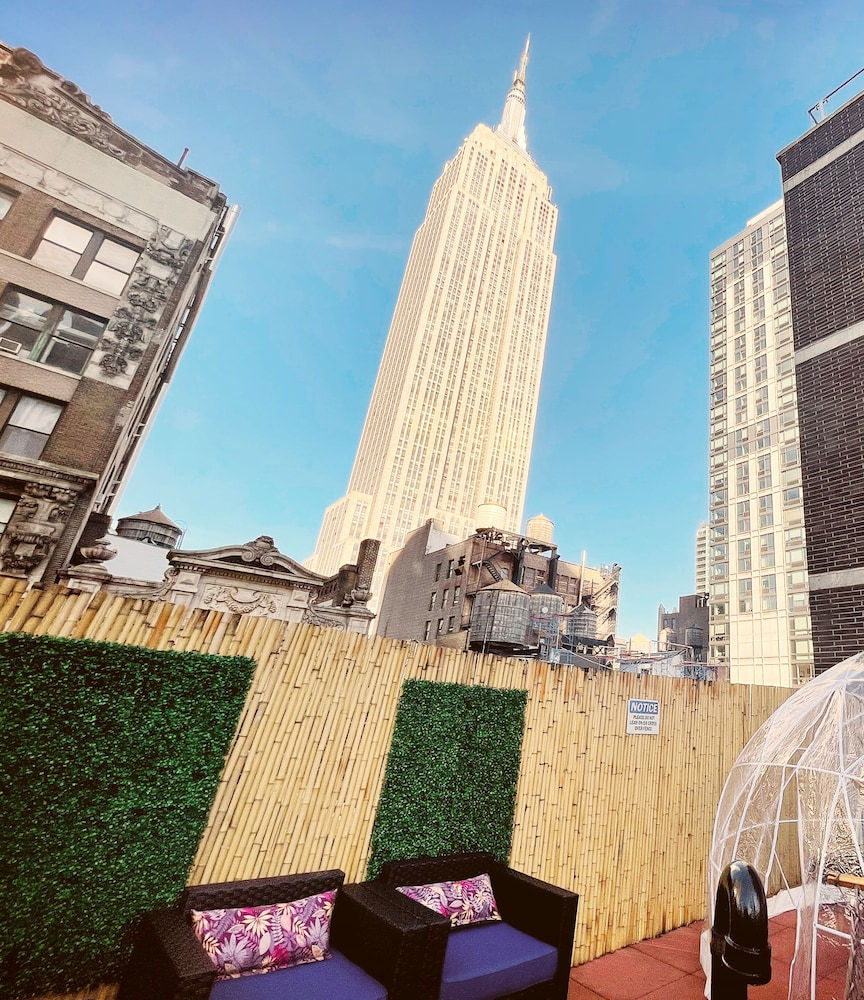Hotel and the City 43/50