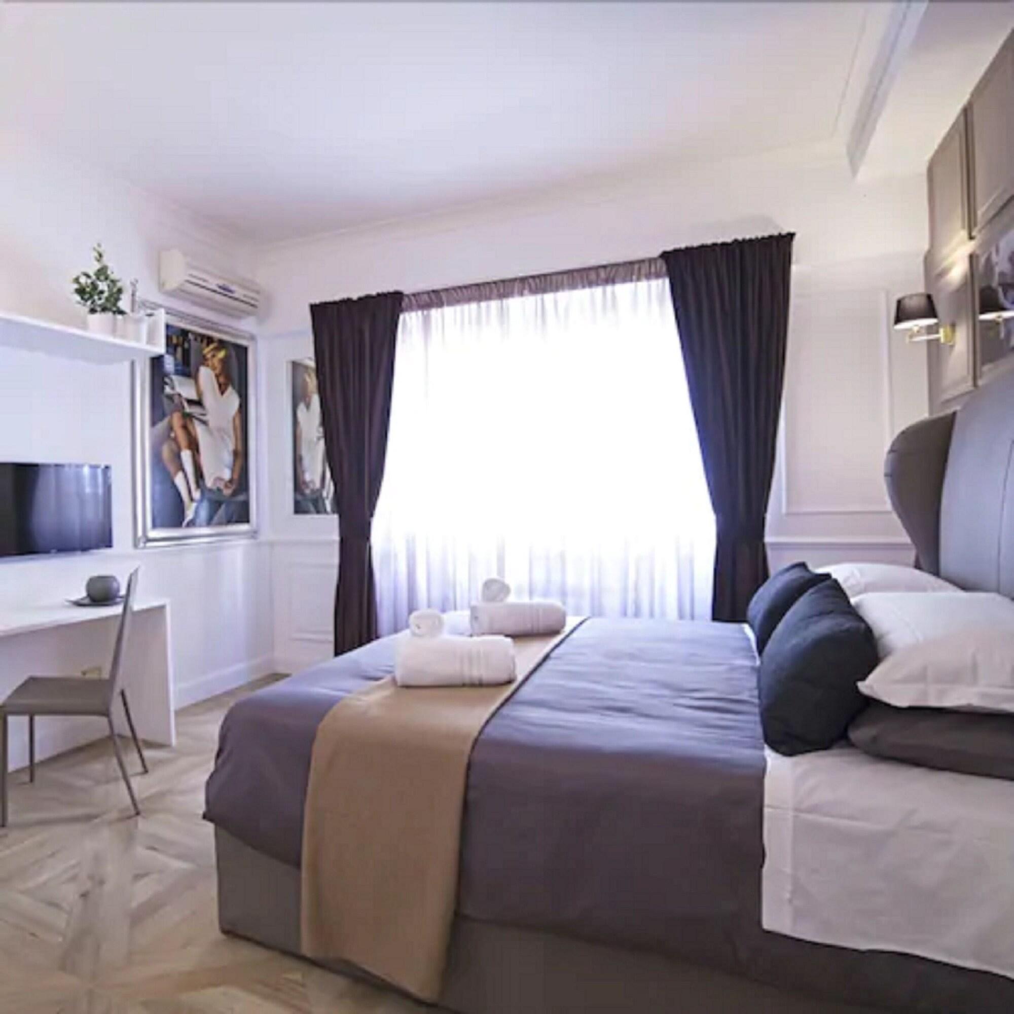 Vatican Luxury Suite 5/26