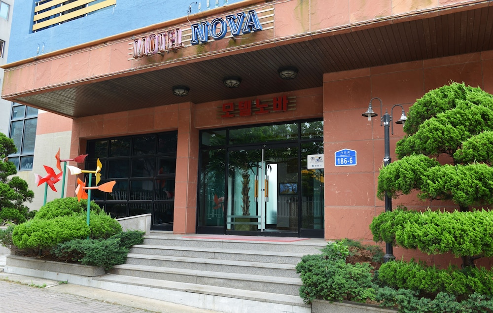 Nova Motel 4/100