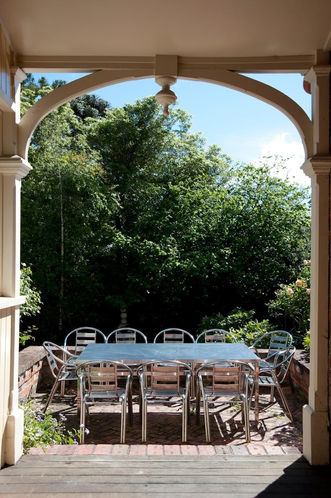 Lowena Cafe and Accommodation 36/41