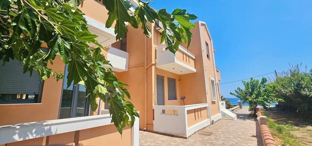 Nitelli's Houses 37/40