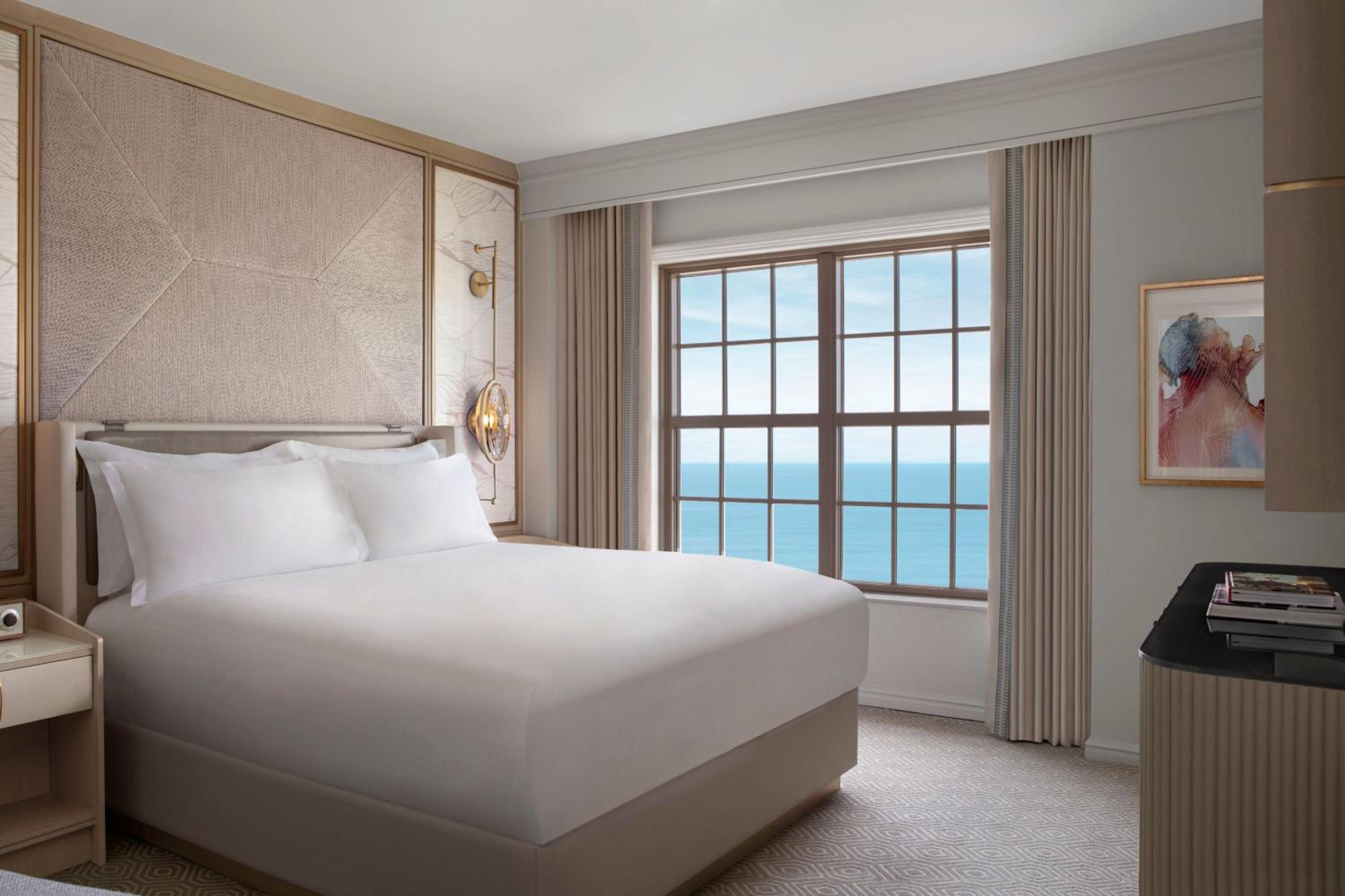 Suite, King Bed, Ocean Front, Sofa