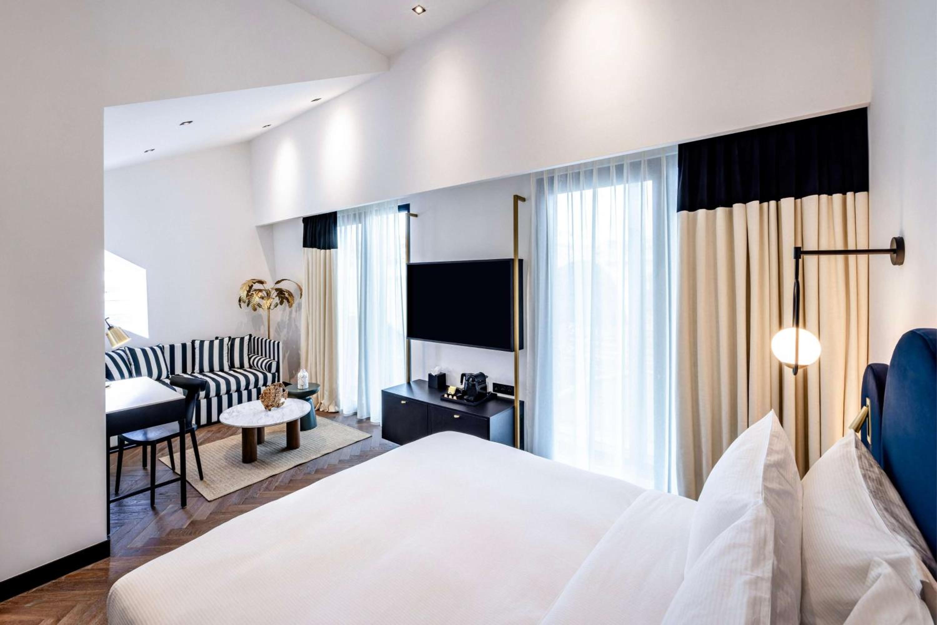 PREMIUM, KING BED