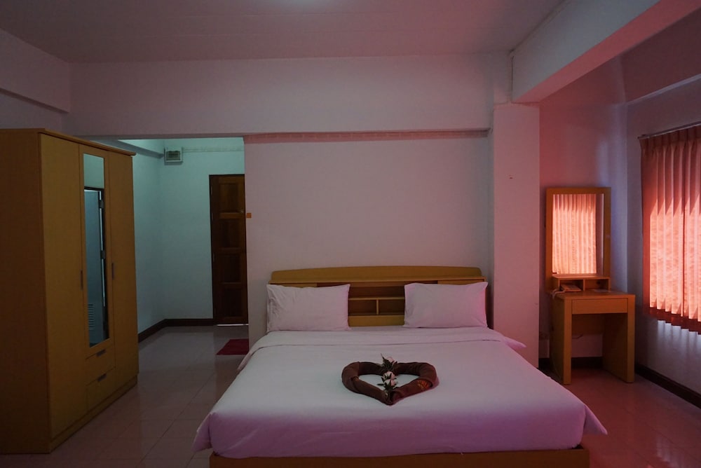 STANDARD, DOUBLE BED, BATHTUB