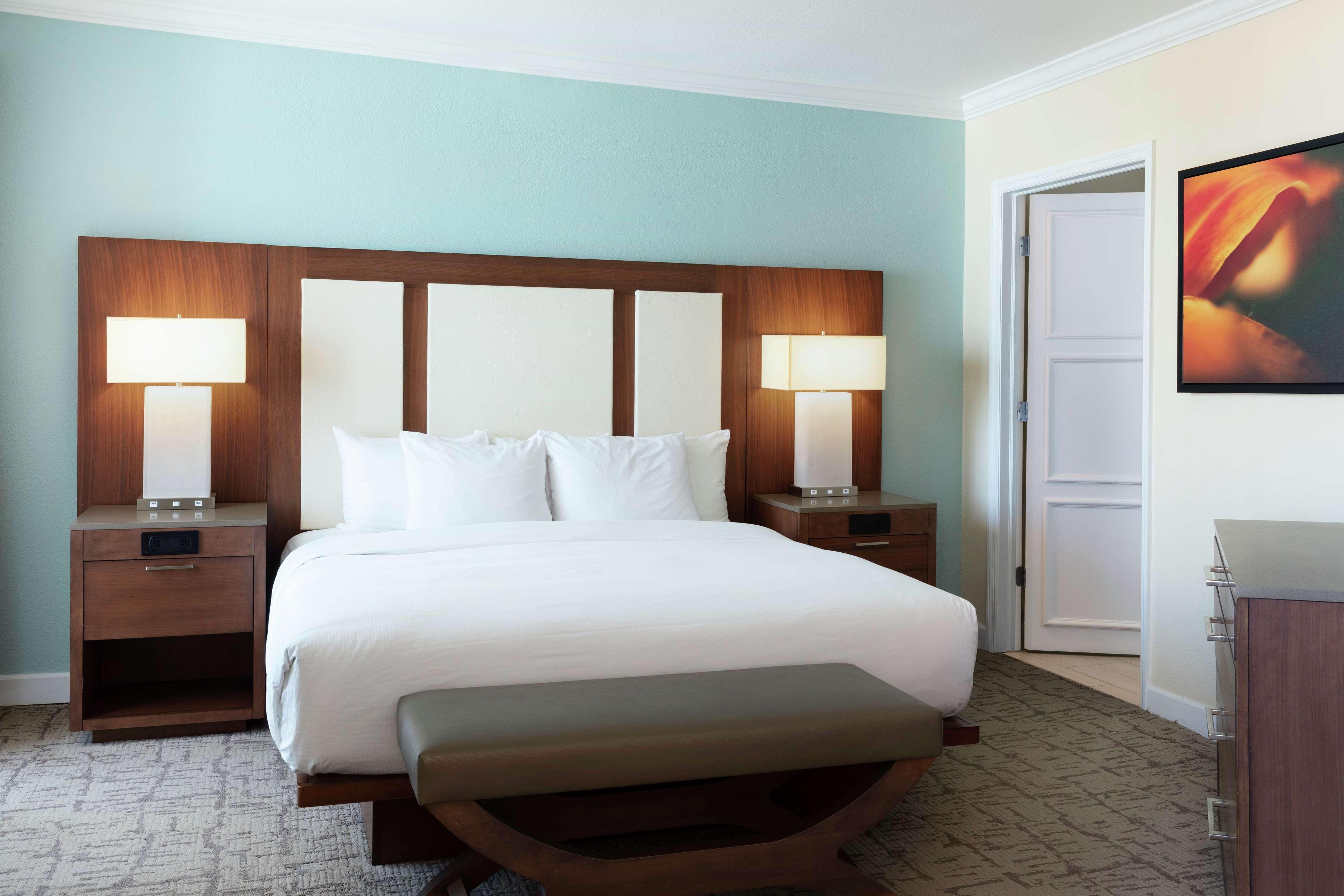 1 Bedroom, Royal, Suite, King Bed, Gulf View, North Wing, Balcony