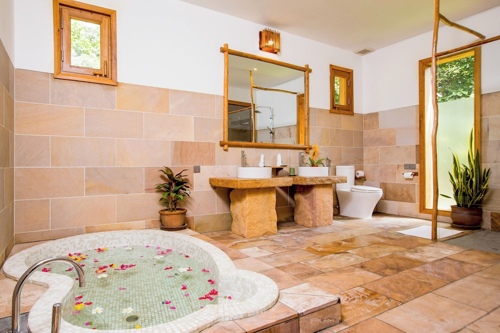 Green Bay Phu Quoc Resort & Spa 24/48