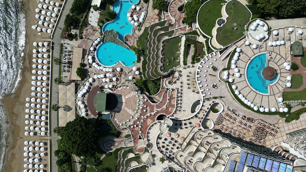 Sunrise Queen Resort 46/50