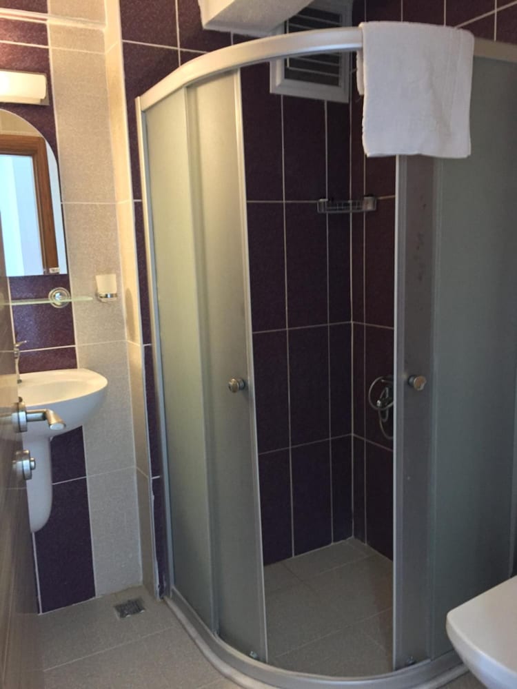 Dikelya Otel 50/50