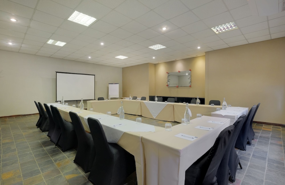 Protea Hotel By Marriott Polokwane Landmark 39/45