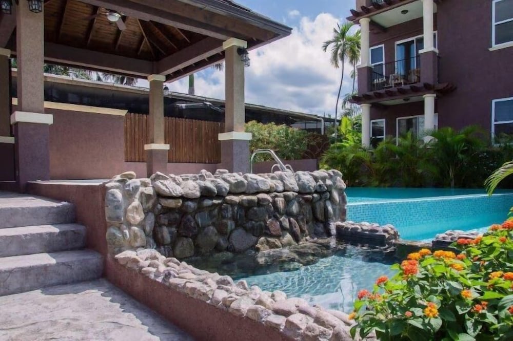 New Kingston Guest Apt At Sonoma Estate 22/26