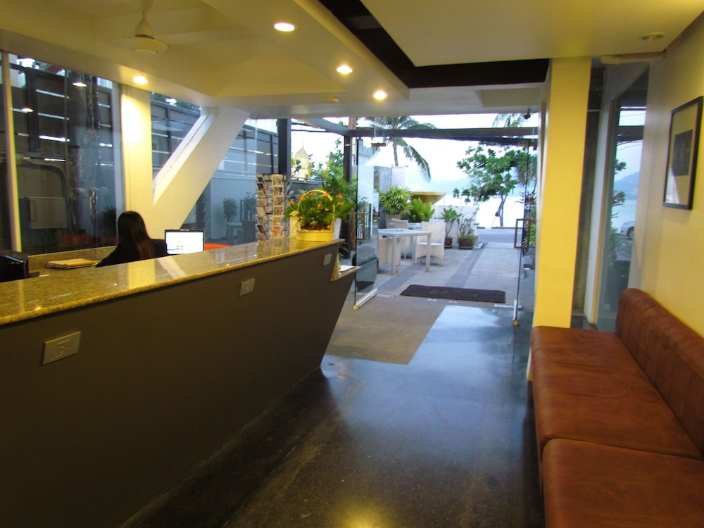 The Front Hotel And Apartment 6/76