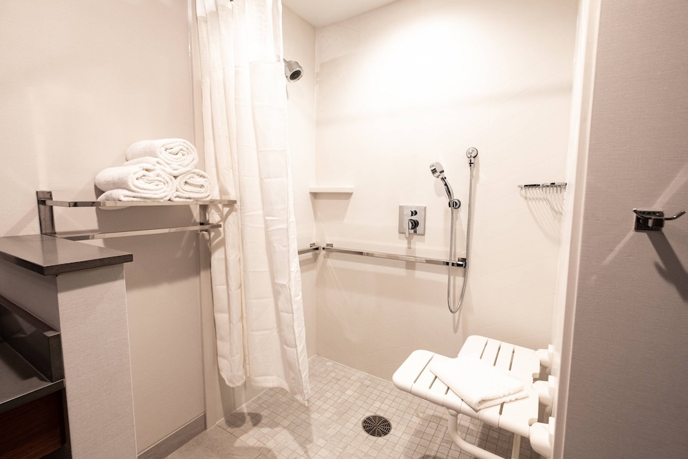 Fairfield Inn & Suites by Marriott Fond du Lac 7/26